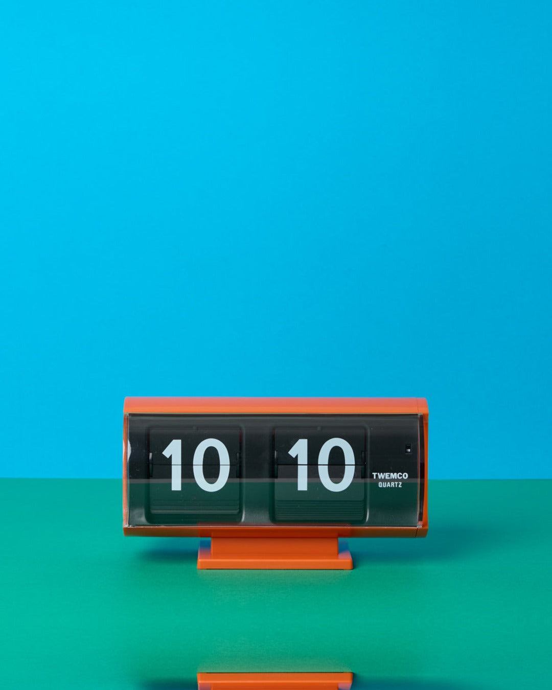 Twemco - Horloge QT 30 - Orange – Merci Paris