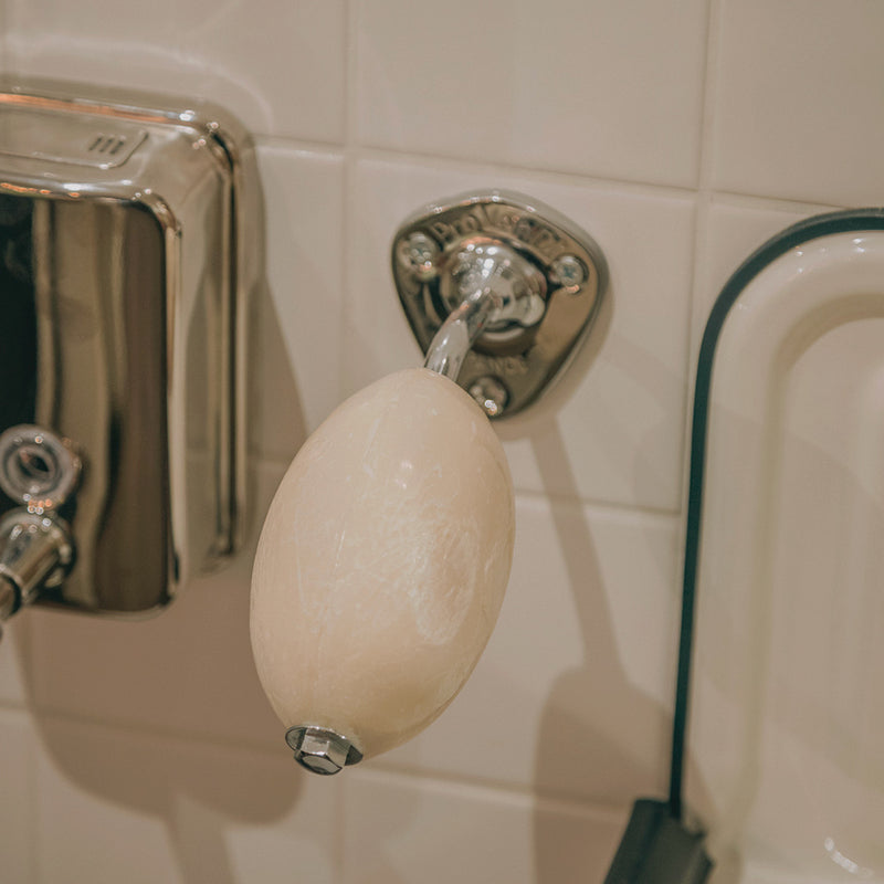 Porte-savon rotatif avec savon à l'amande