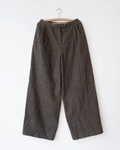 Pantalon large Dopple & Scent Atelier Tuck en laine et coton à carreaux moka, disponible chez Merci Paris