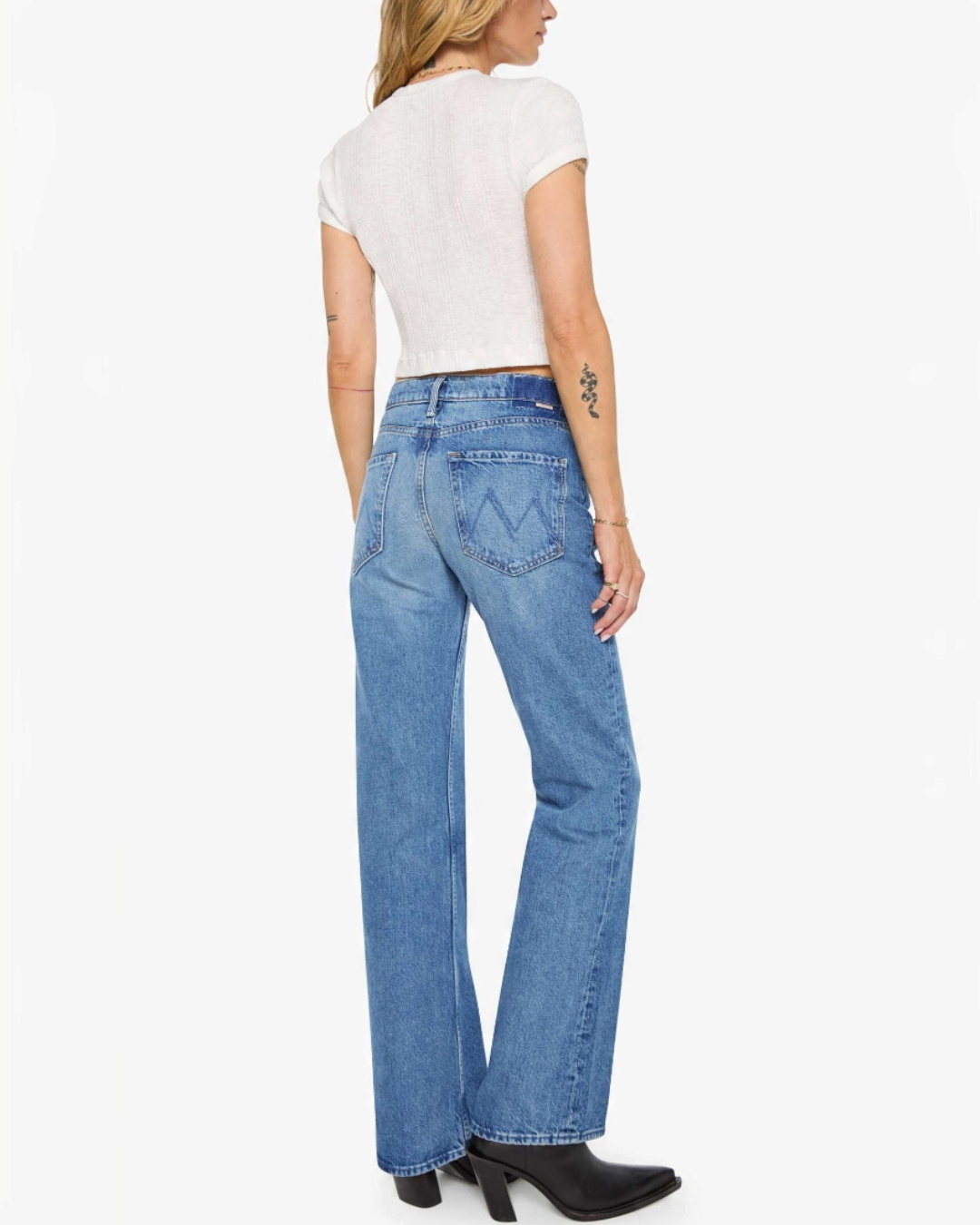 Vue arrière du jean The Reifler Merci Paris par MOTHER en denim bleu délavé coupe droite avec poches arrière