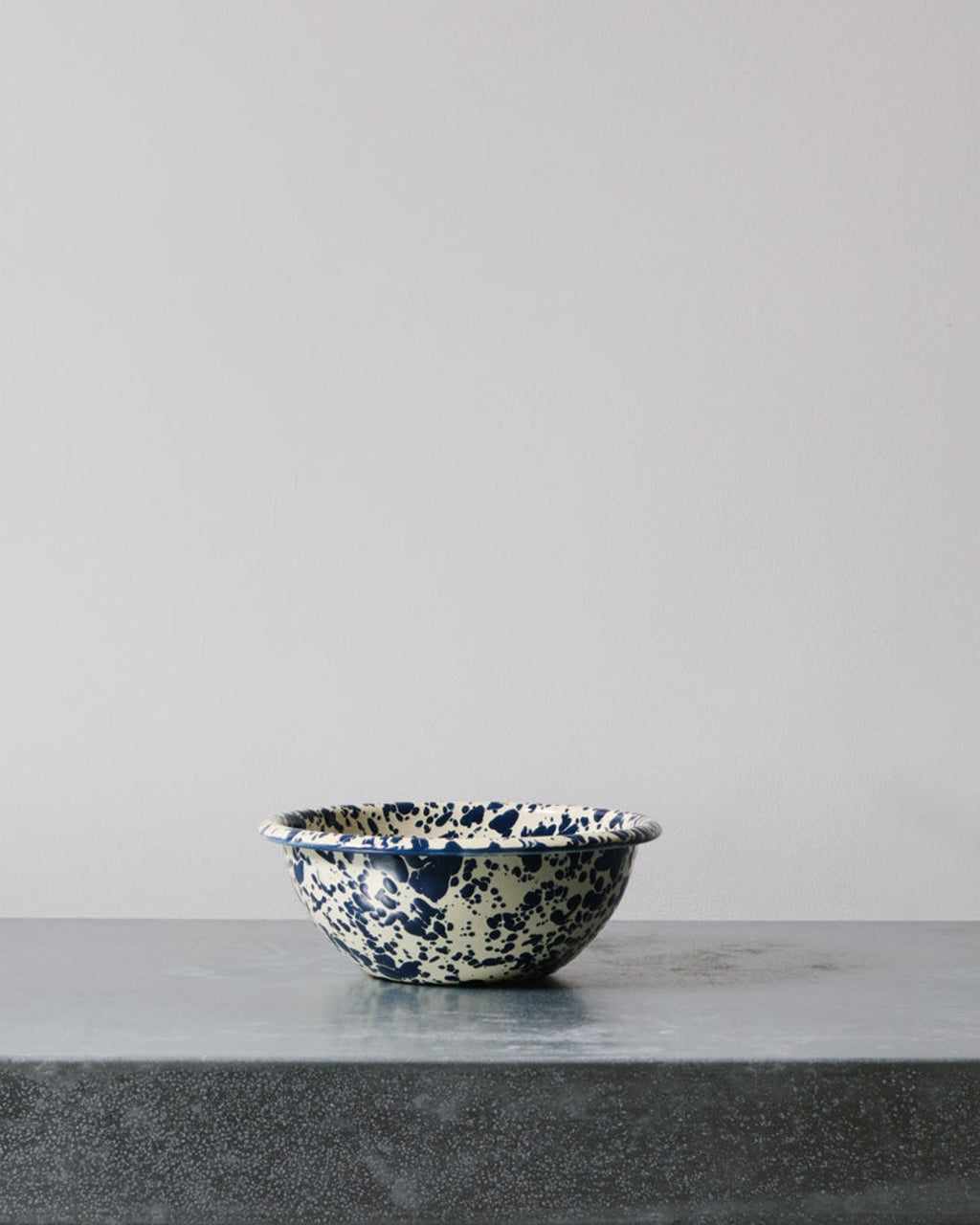 Crow Canyon Home - Enamel bowl - Écloussures bleues