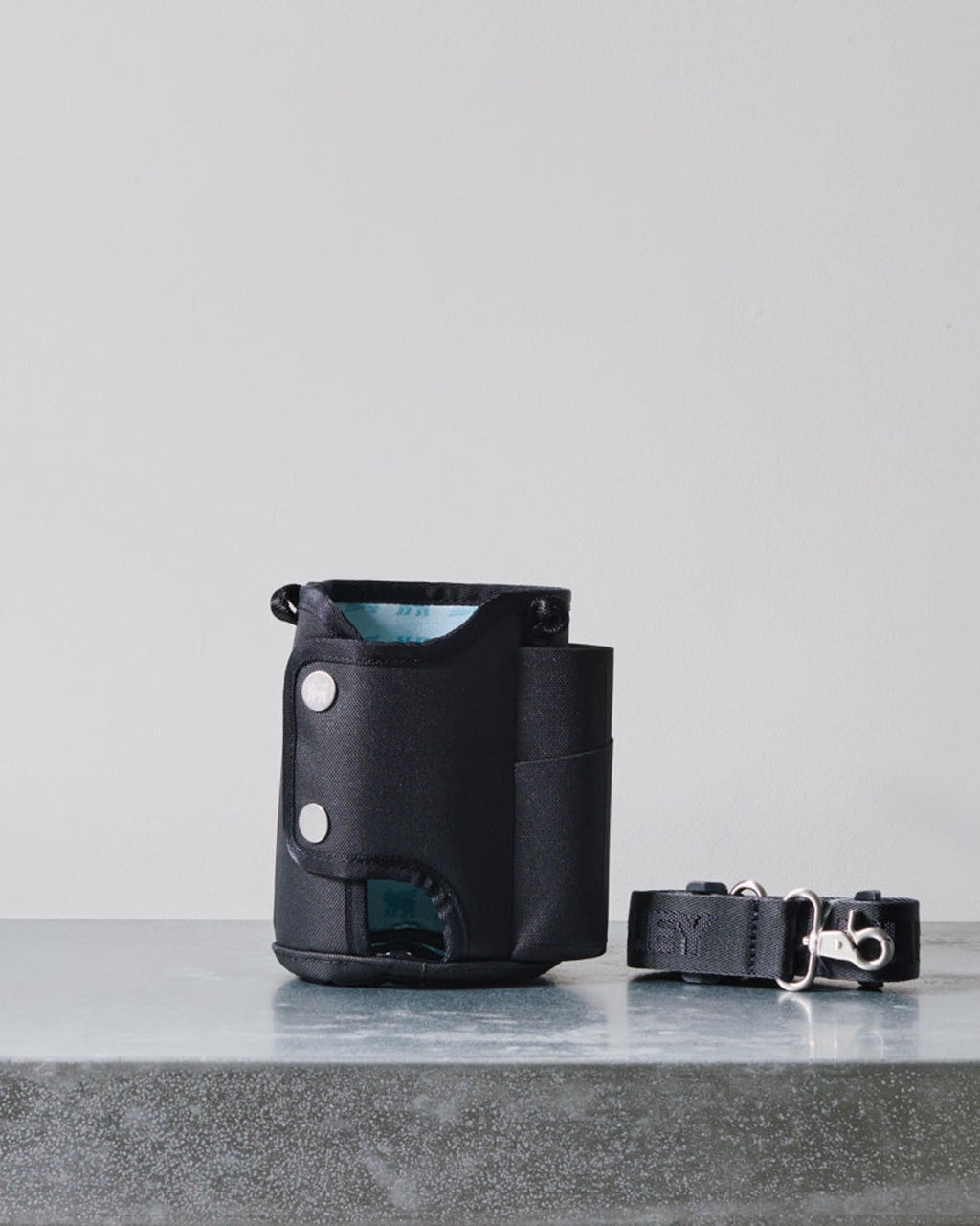 Stanley - Quencher Carry all insulated bottle holder - Black