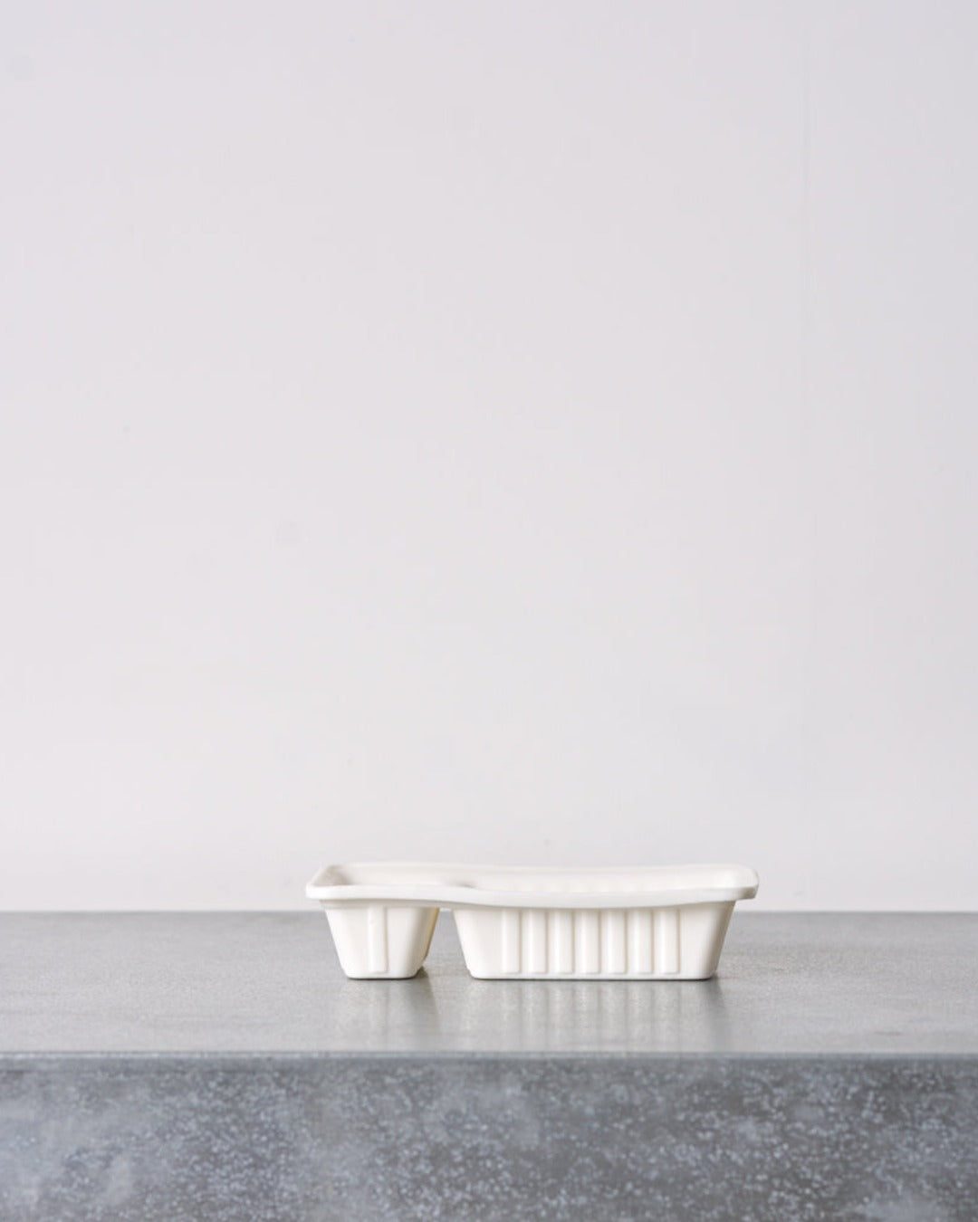Porcelain chip tray