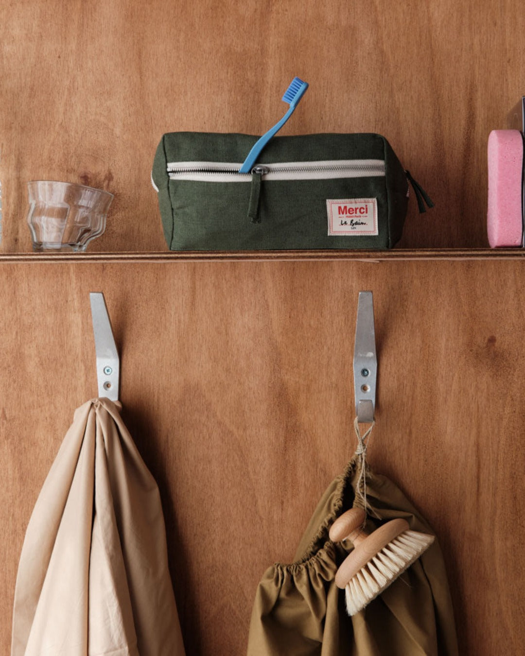 Merci - Washed linen toiletry bag - Oxide Green