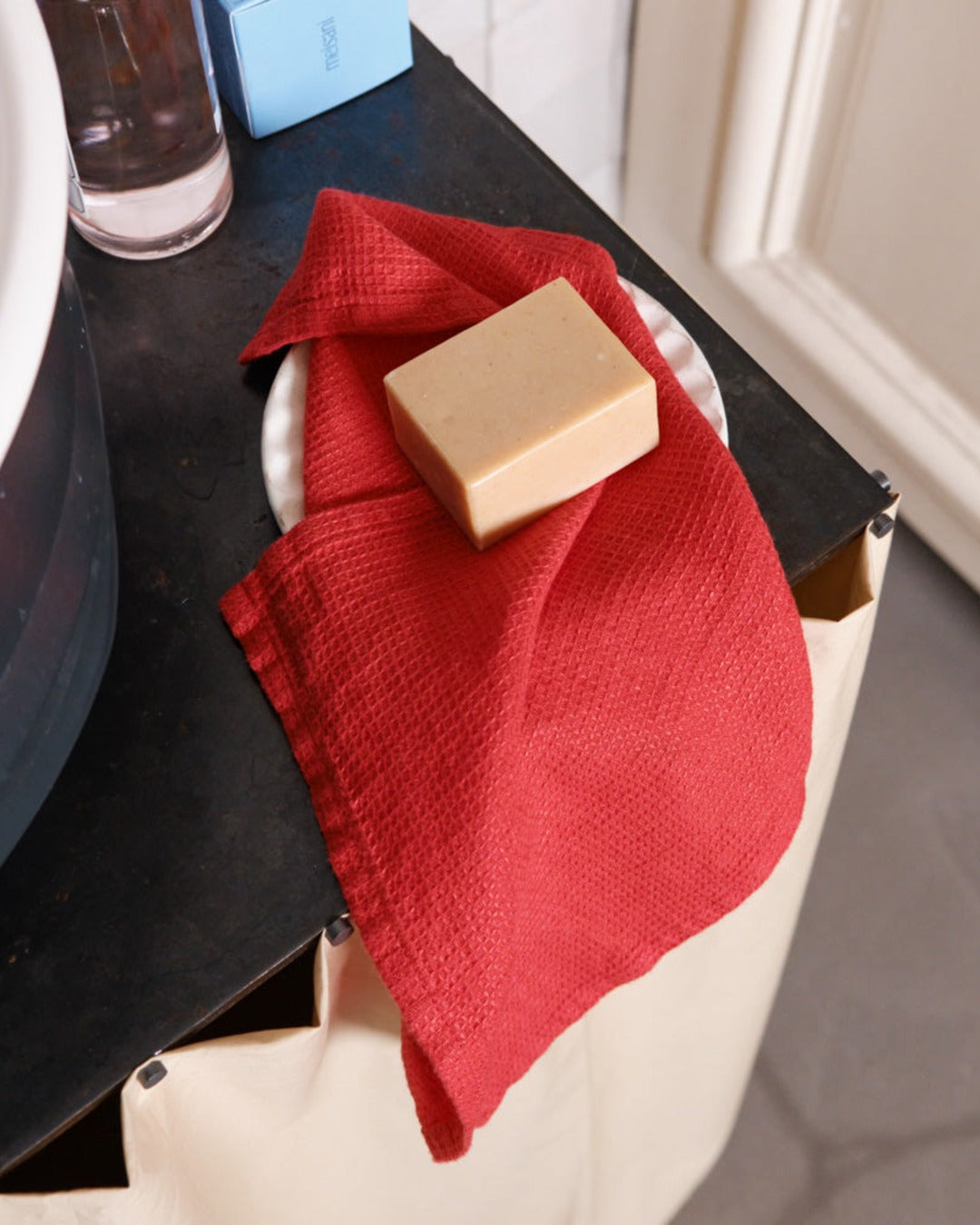 Merci - Linen guest towel - Honeycomb - Vermilion Red