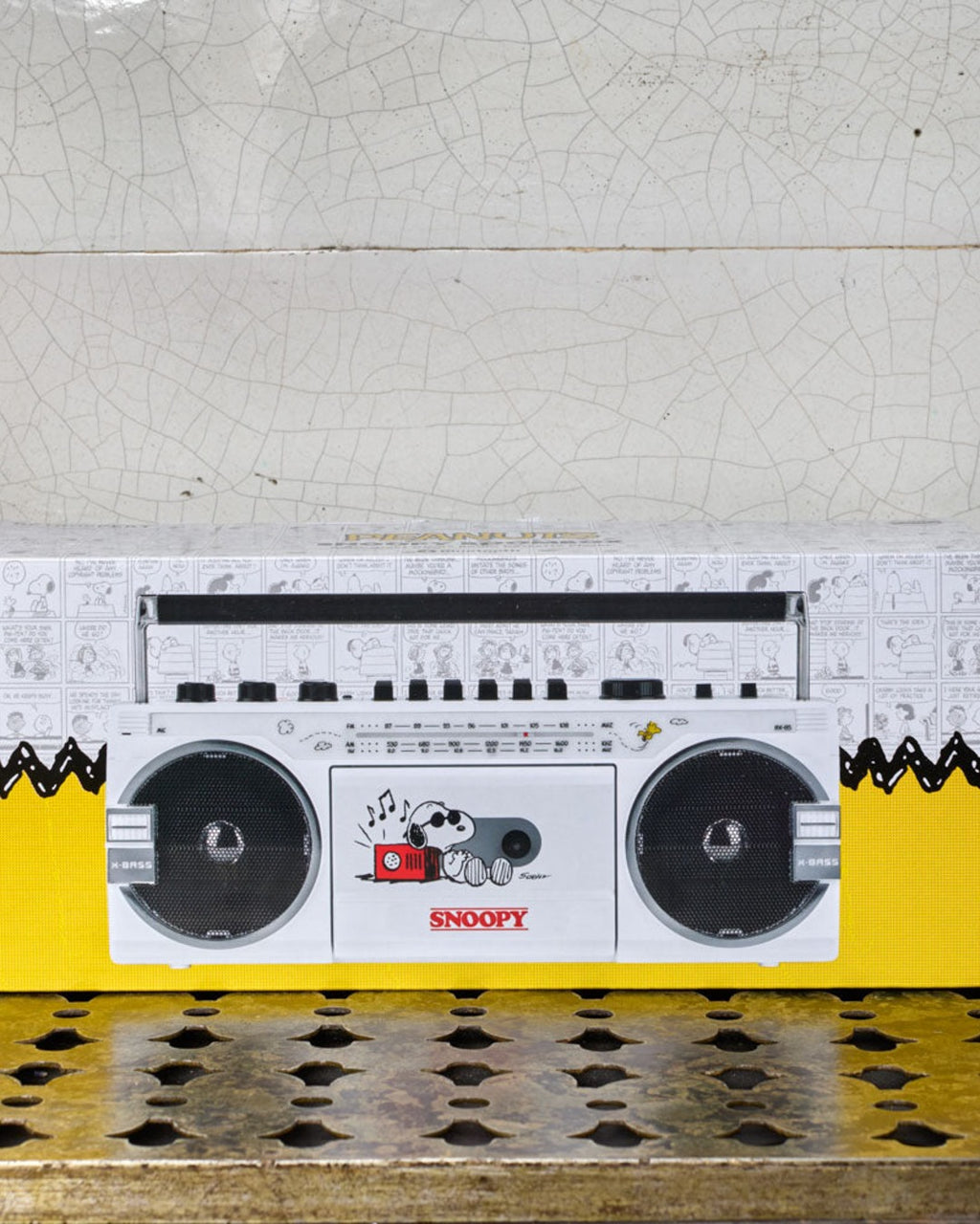Peanuts x Retrospekt - Boombox Cassette Player BX85 - Snoopy