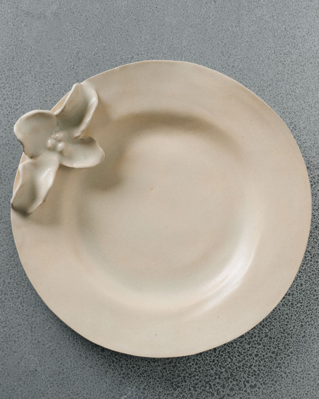 Anne Sophie Matrella - Assiette Grande Fleur - Blanc Satin