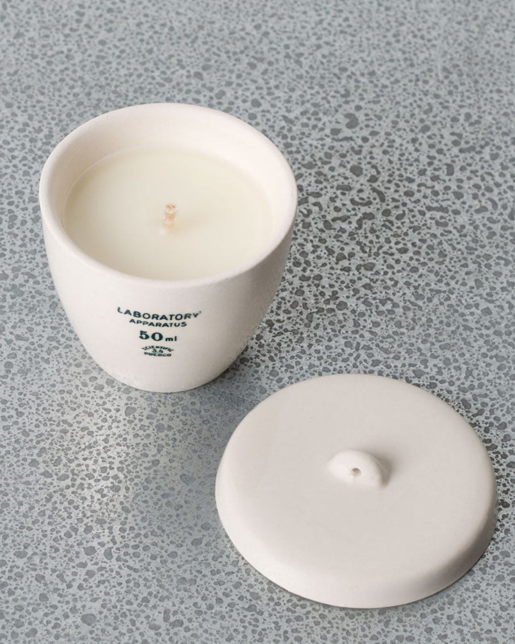 Puebco - Bougie Scientific Patchouli & Cèdre