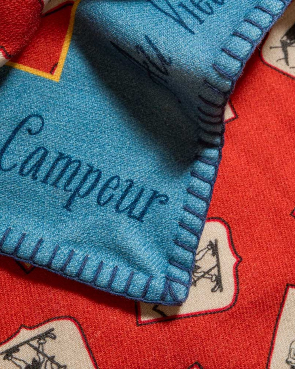 Au Vieux Campeur - Congés Payés - Plaid En Laine Blason