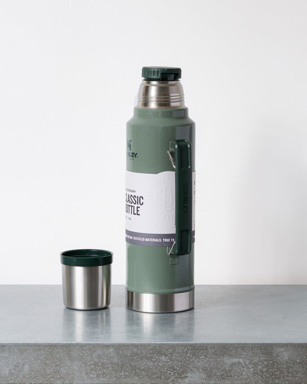 Stanley - Classic Legendary Insulated Bottle - 1.4L - Green