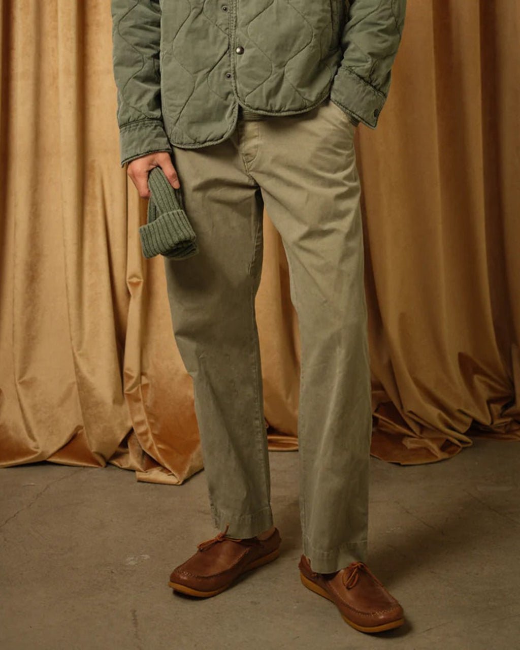 Save Khaki United - Pantalon The Weekend Chino - Olive Drab