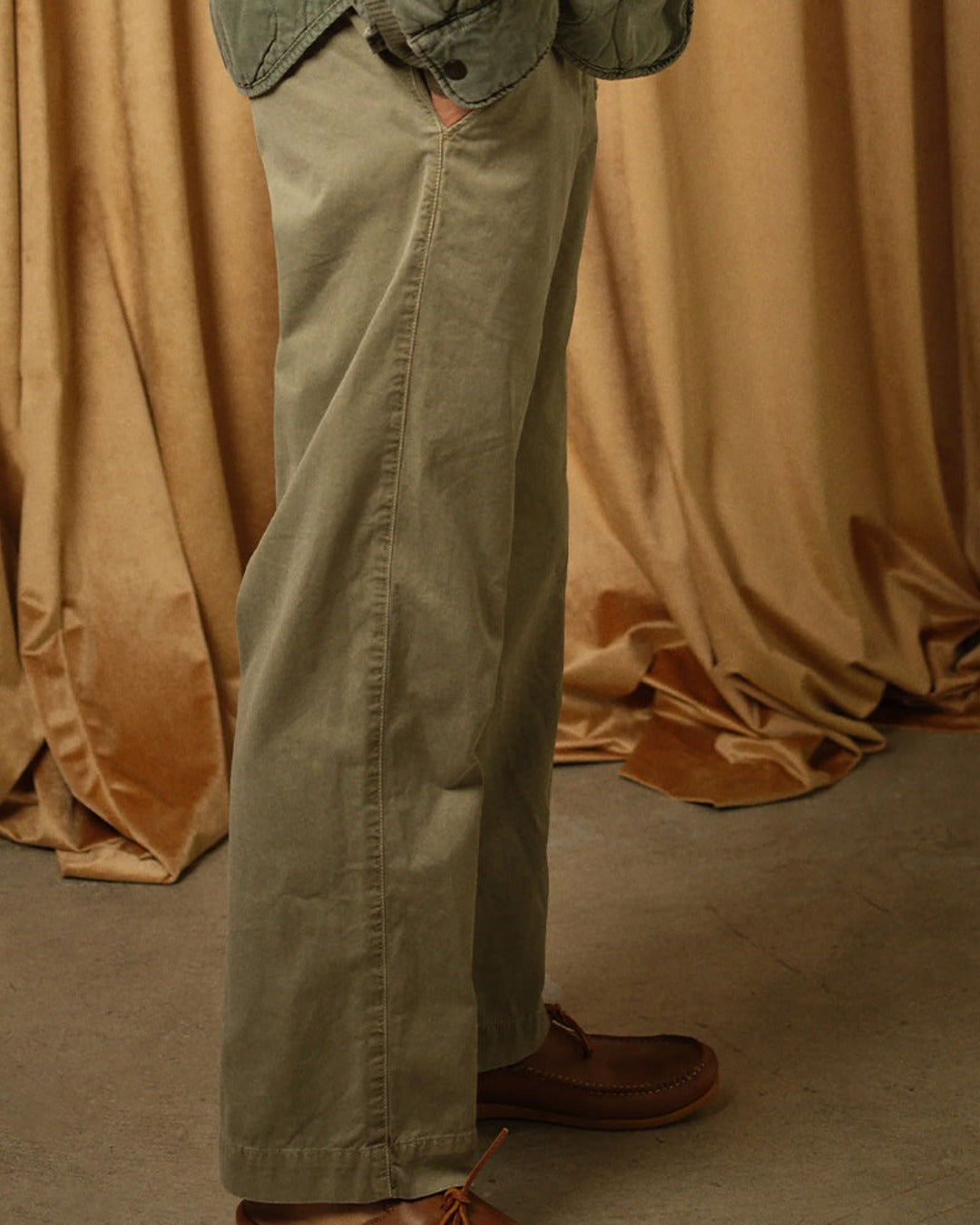 Save Khaki United - Pantalon The Weekend Chino - Olive Drab