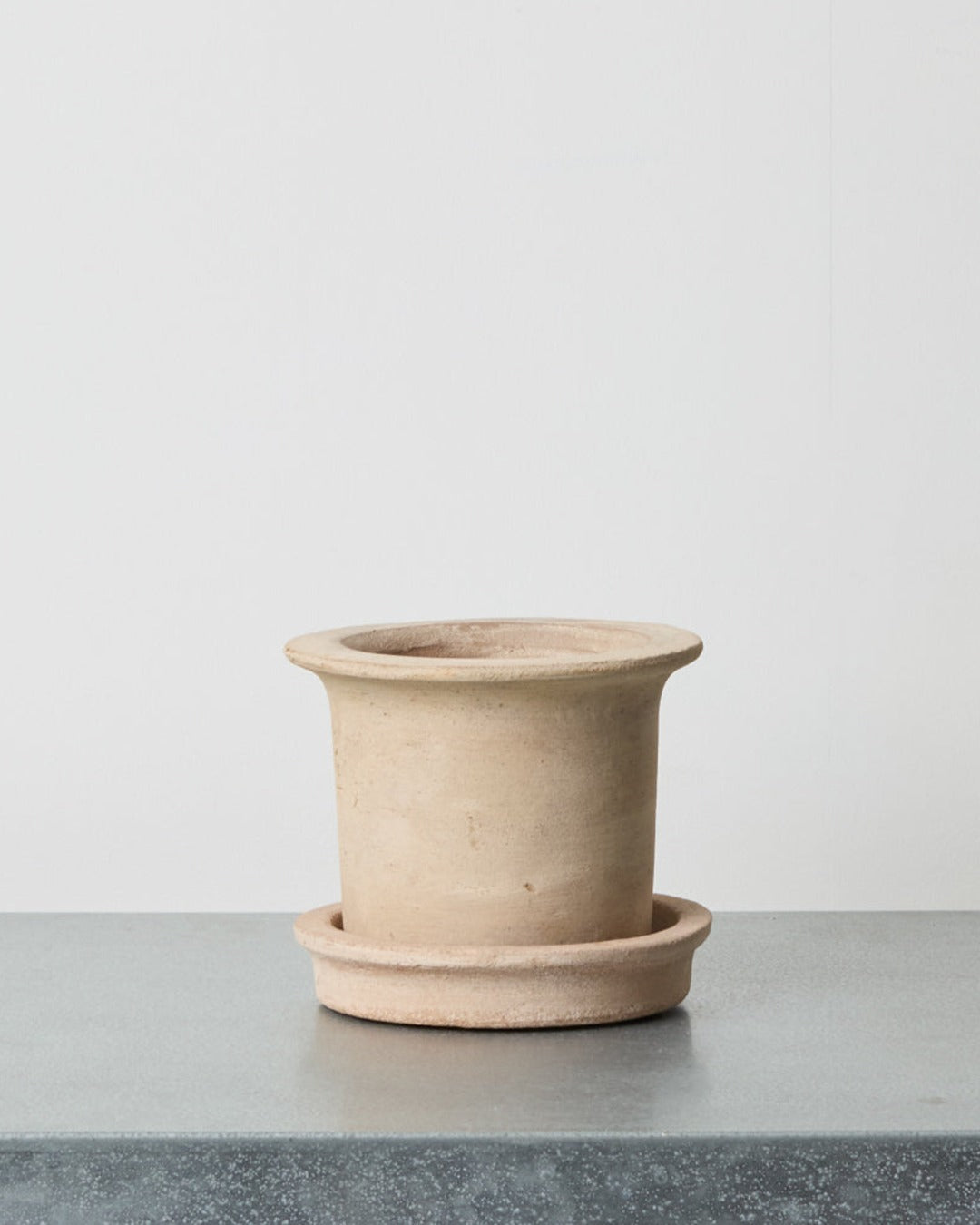 Ernst - Terracotta pot and saucer - Natural brown