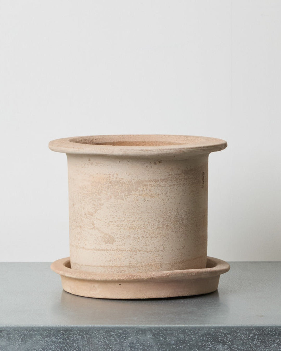 Ernst - Terracotta pot and saucer - Natural brown