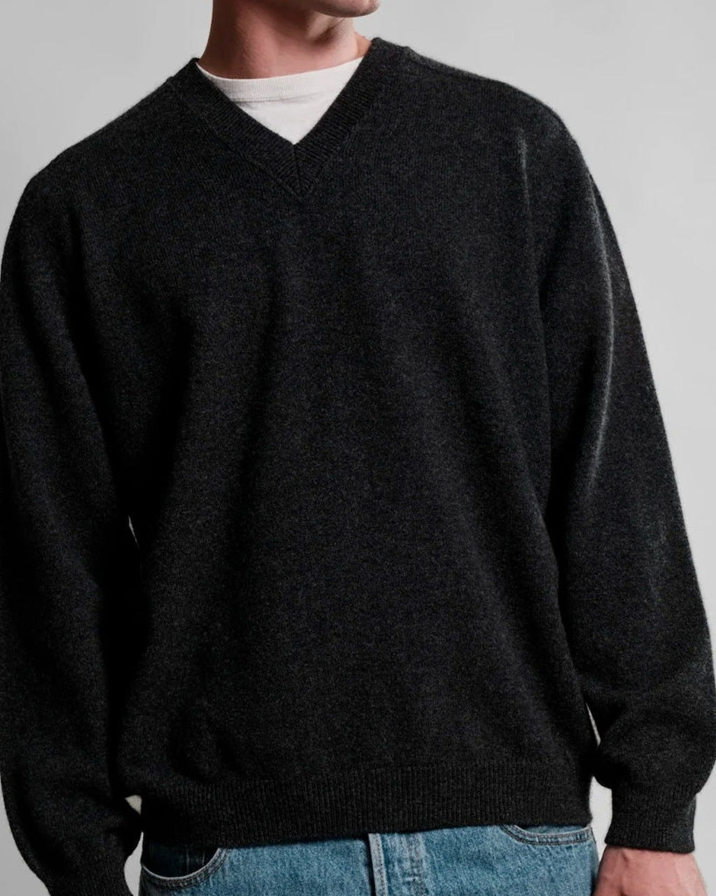 Nitto Knitwear - Armen V-Neck Sweater - Charcoal