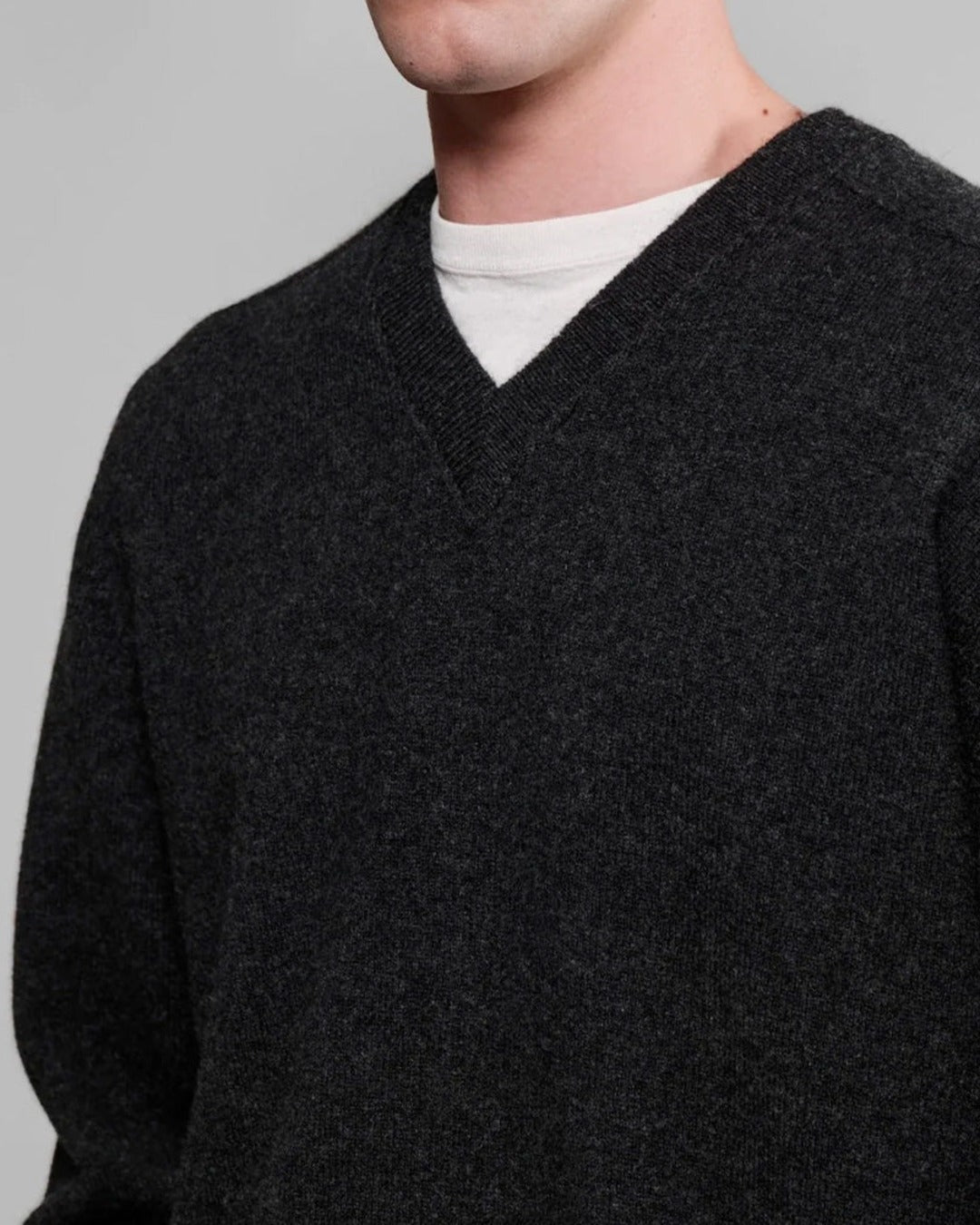 Nitto Knitwear - Armen V-Neck Sweater - Charcoal