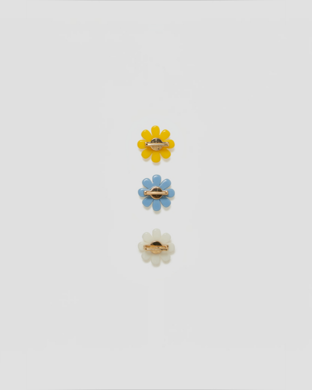 Merci x Gerard Darel - Pin's Daisy - Blanc Jaune & Ciel