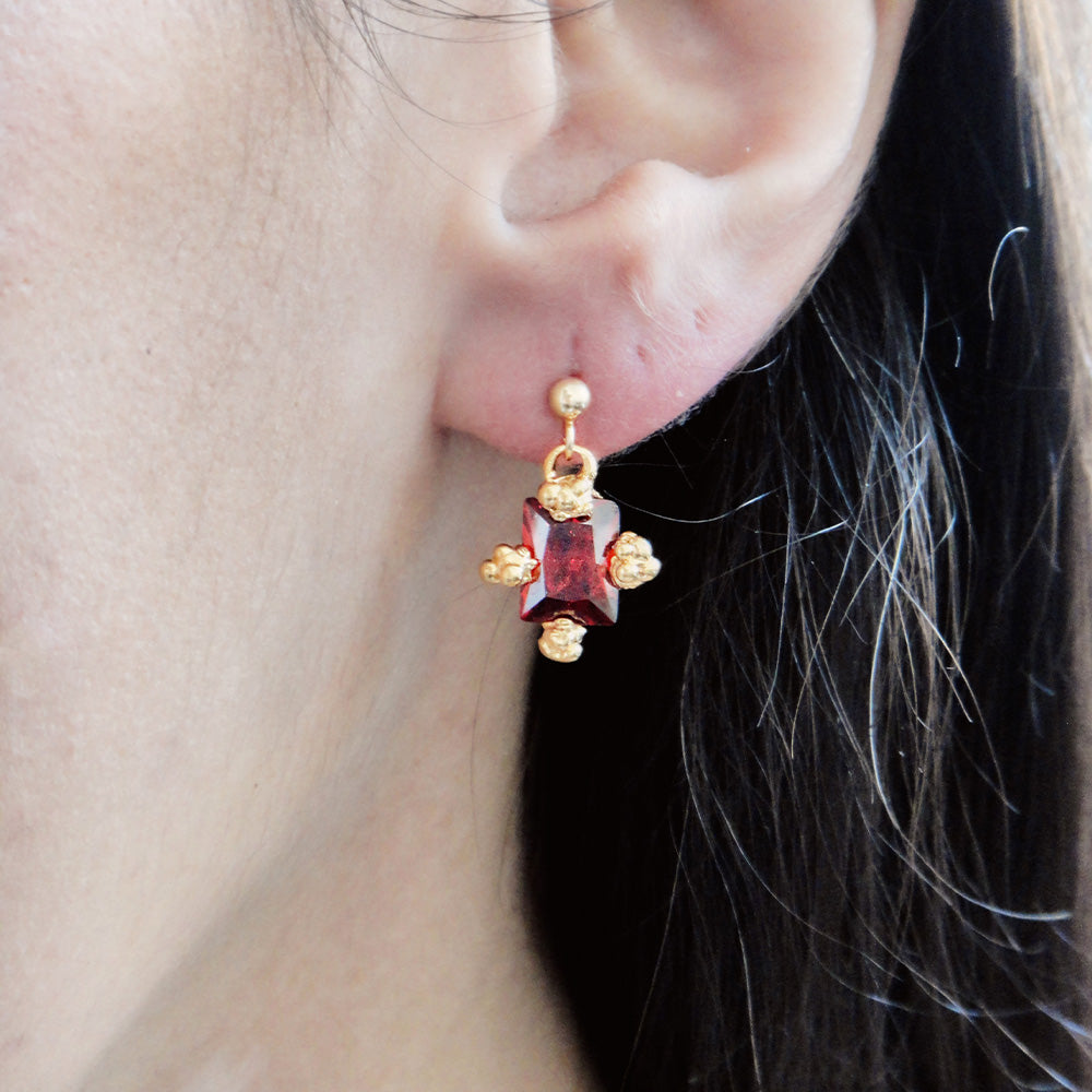 Sofia Rocha - Boucles d'oreilles Ausence - Or & Fuschia