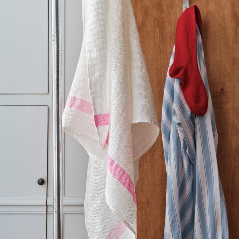 Serviette de bain en lin - Nid d'abeille - Bande Rose Garance