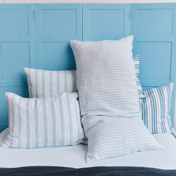 Coussin rectangle en lin lavé - Rayures Pinceau Bleu Primaire