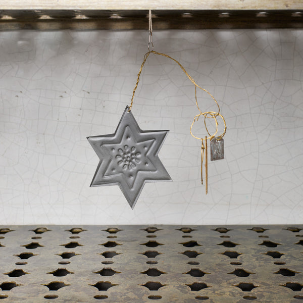 Ornement - Étoile argenté embossée