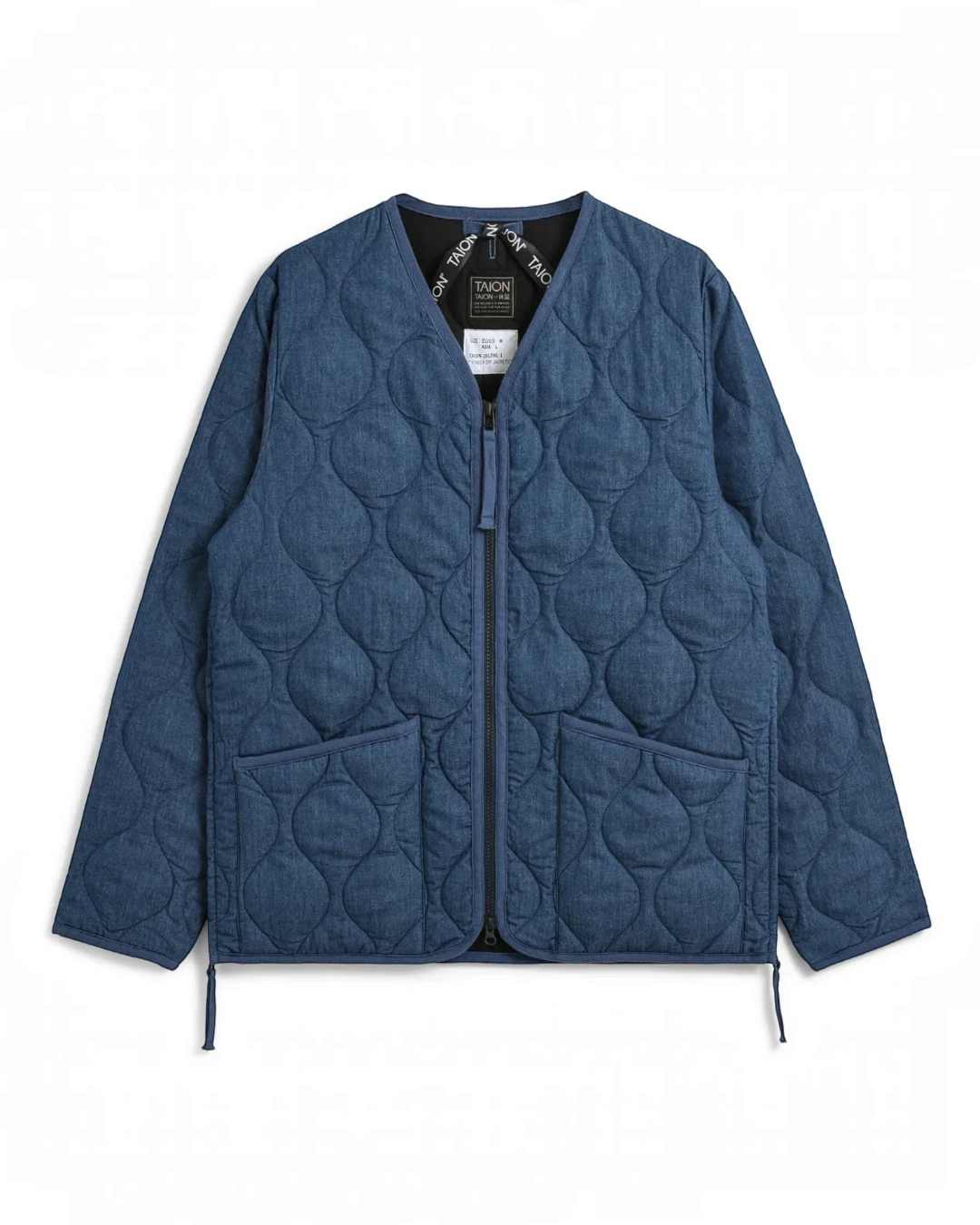 Veste matelassée Merci Paris Taion en denim indigo avec col en V, fermeture zippée et motif onion quilting