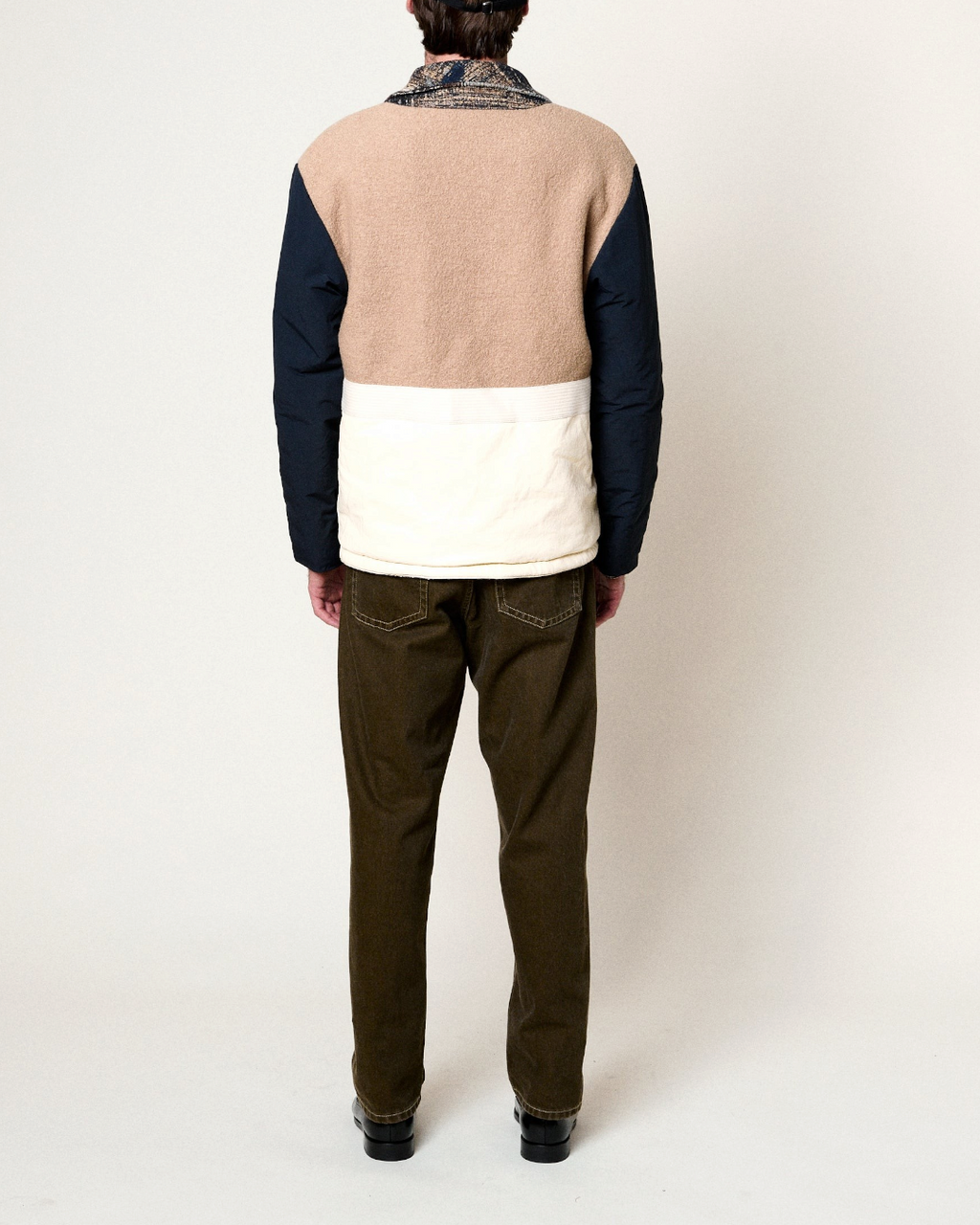 Vue arrière de la veste réversible Merci Paris Homecore Swit Dream en laine bouclée et jacquard marron et bleu
