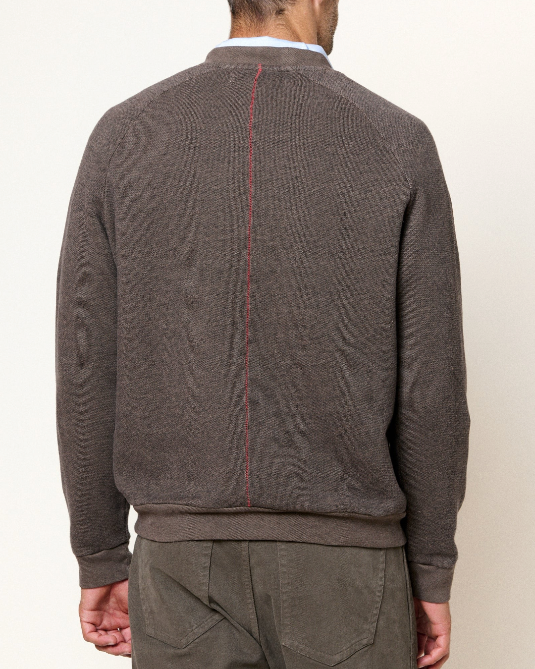 Vue arrière du sweat Terry gris Falcon de Merci Paris avec emmanchures raglan et ligne rouge signature dans le dos