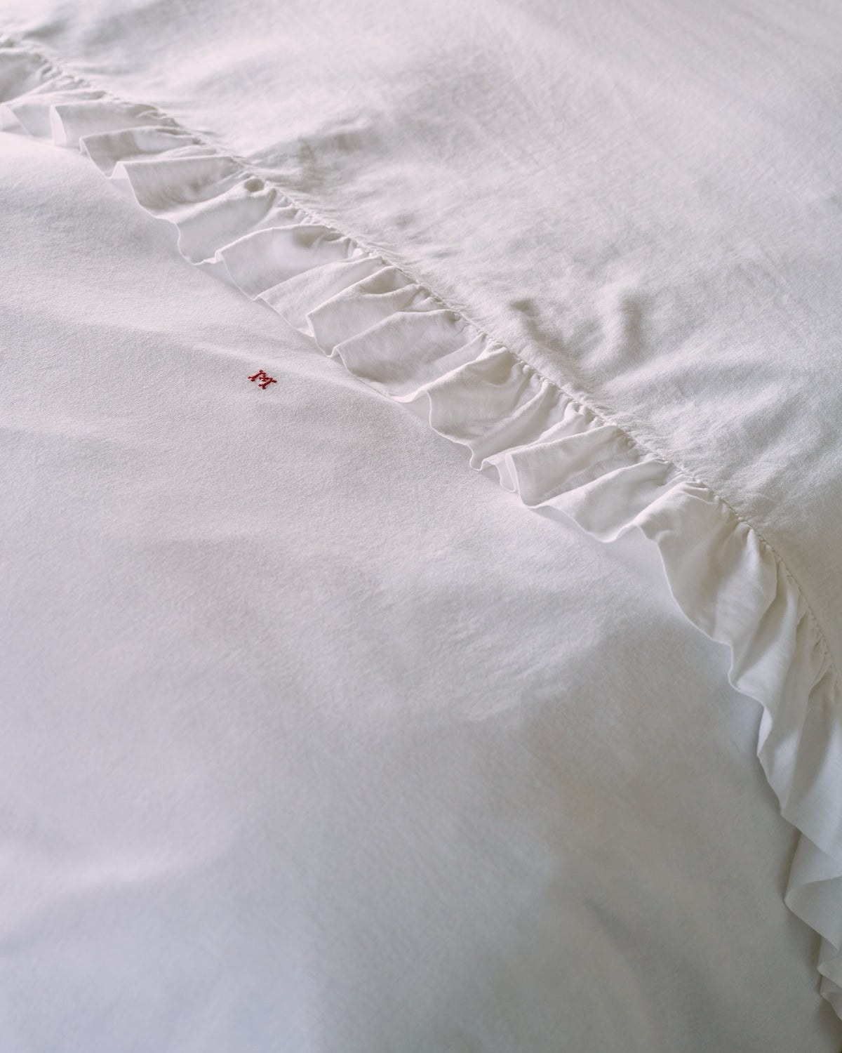 Merci - Embroidered linen flat sheet - 01 Ruched
