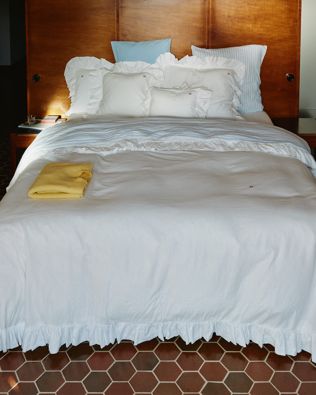 Merci - Embroidered linen duvet cover - 01 Ruched