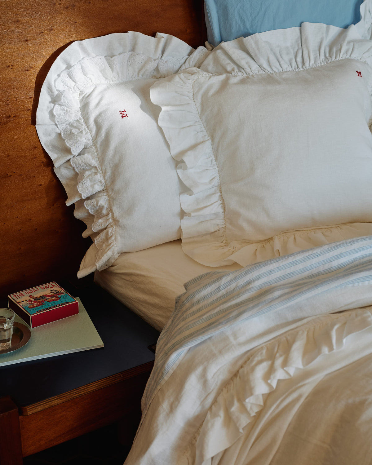 Merci - Embroidered linen pillowcase - 01 Ruched