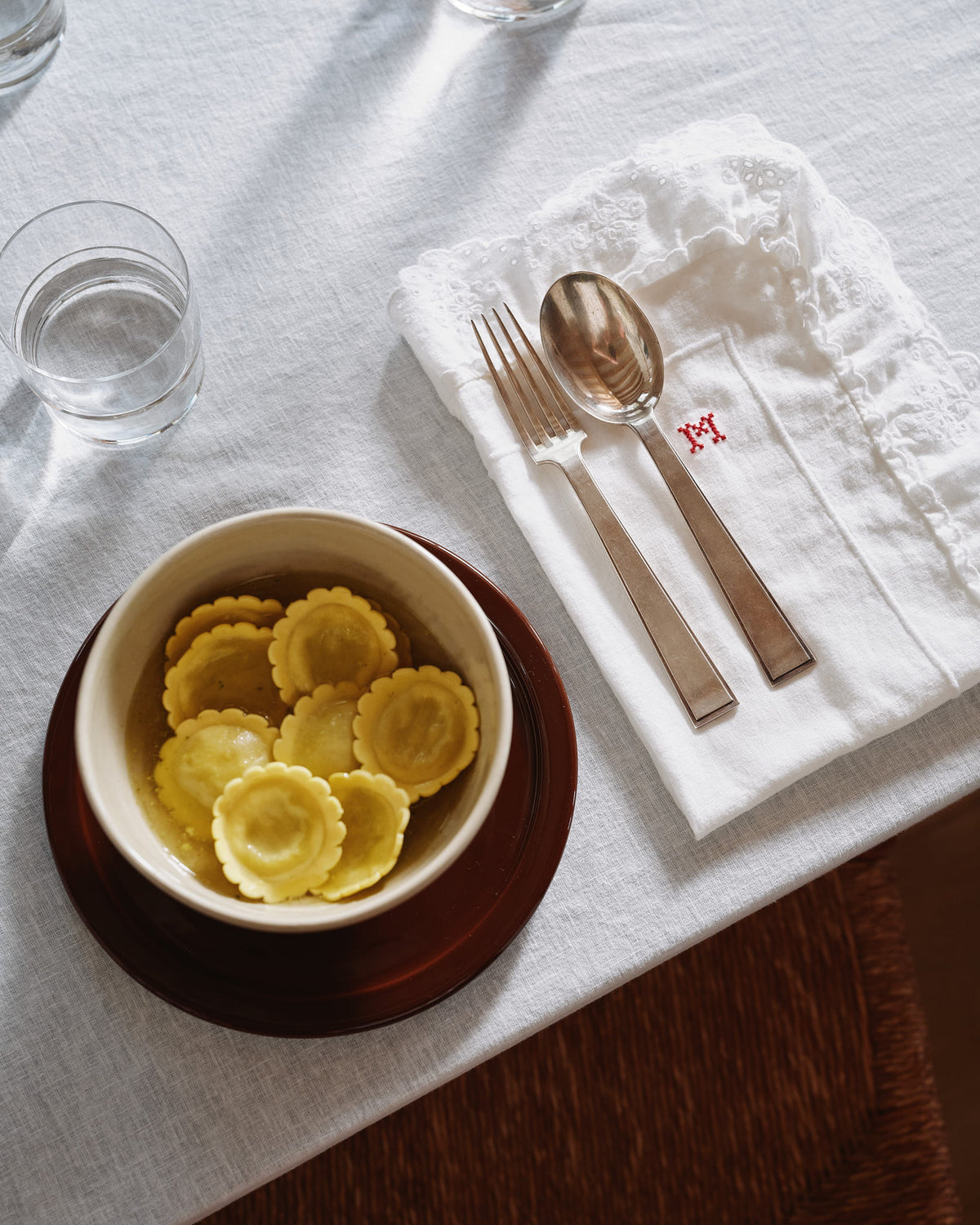 Merci - Embroidered linen napkin - 03 Openwork