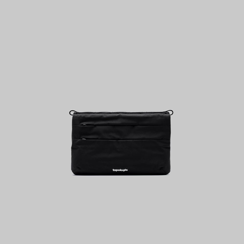 Topologie - Sacoche Plate - Noir Tech Sateen – Merci Paris