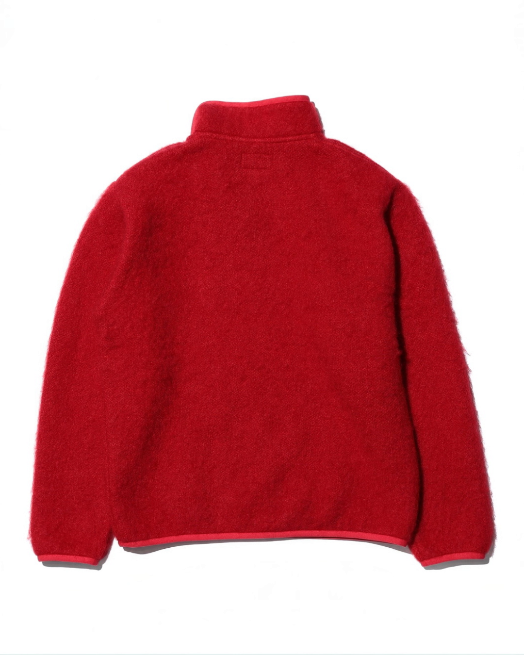 Vue arrière du pull Merci Paris Beams Plus rouge à col montant en matière douce et duveteuse d'inspiration vintage