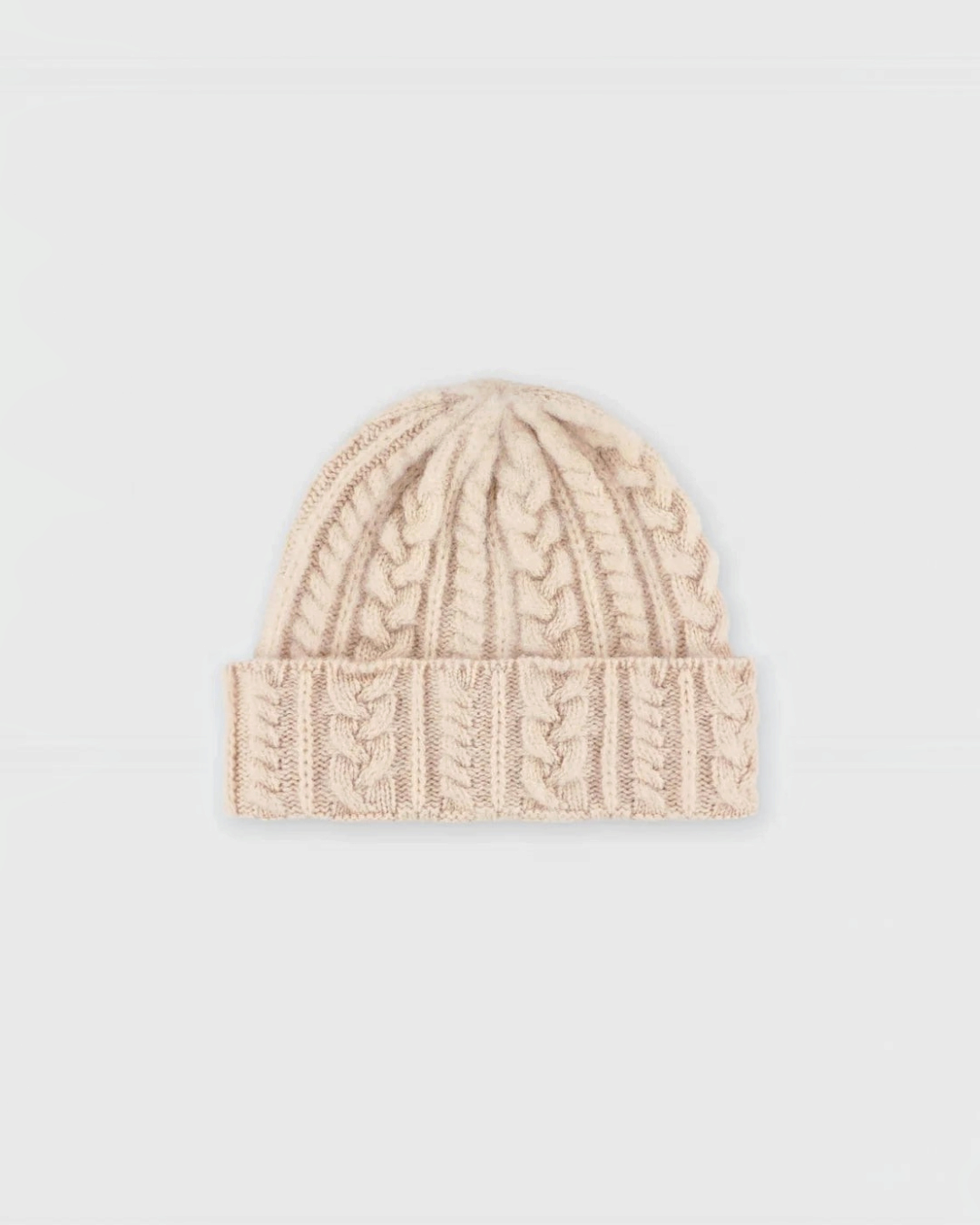 Bonnet Merci Paris Howlin' en laine d'agneau beige avec maille torsadée et large revers, fabriqué en Écosse