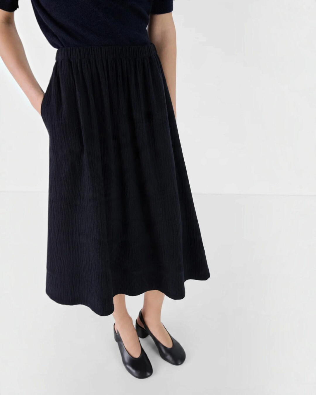 Jupe midi bleu marine Merci Paris en mélange de coton et laine avec taille élastique et coupe fluide