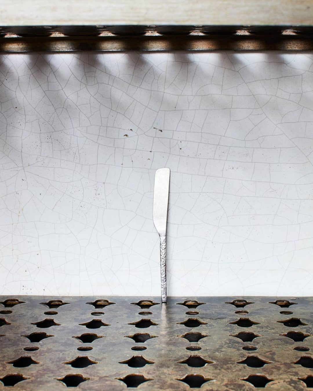 Serax - Hammered metal knife - Stonewash - La Nouvelle Table