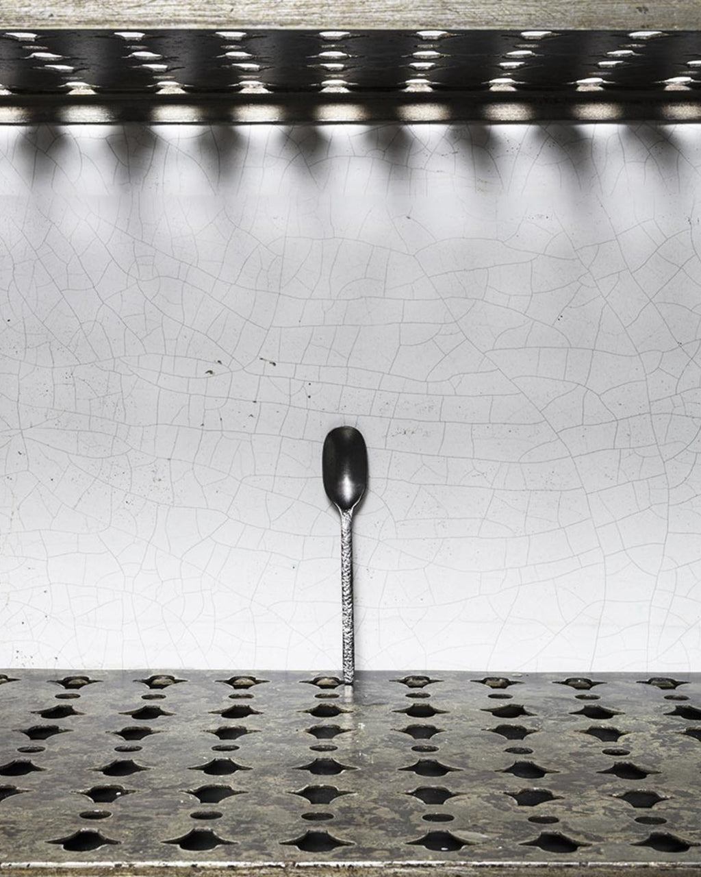 Serax - Hammered metal spoon La Nouvelle Table - Charcoal