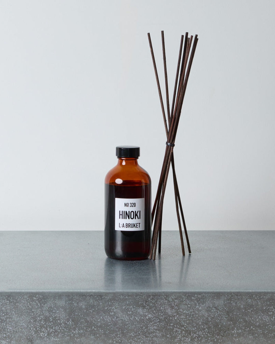 L:A Bruket - La Bruket room diffuser - N°204 Hinoki