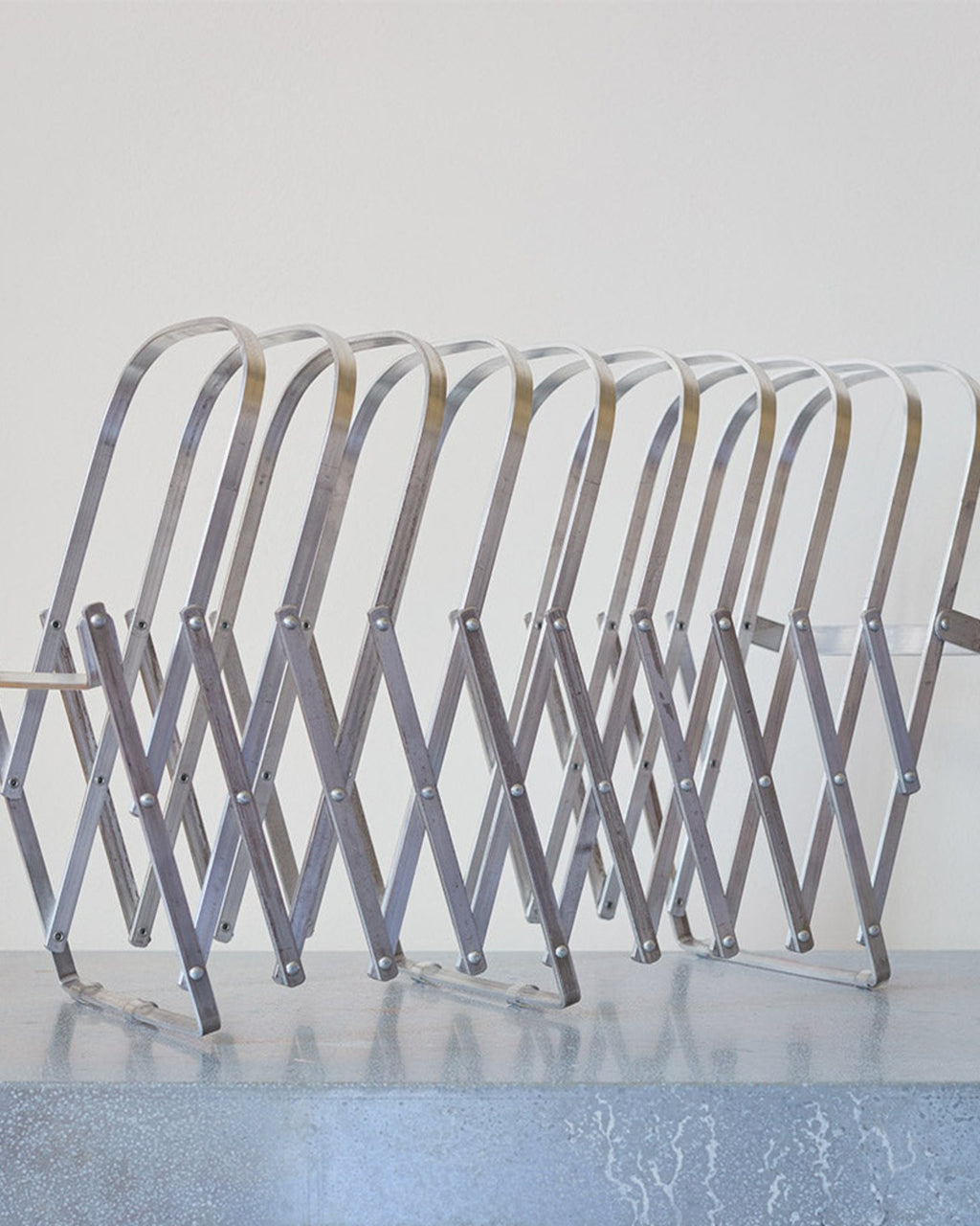 Radius Design - Porte-Revue Zig Zag 10 Compartiments