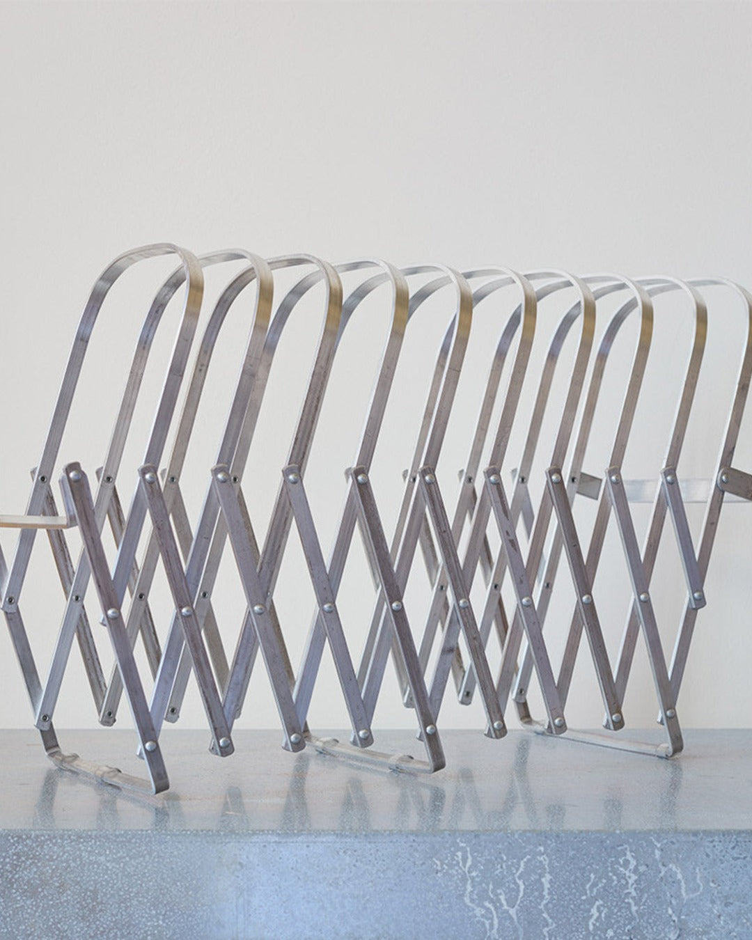 Radius Design - Porte-Revue Zig Zag 10 Compartiments