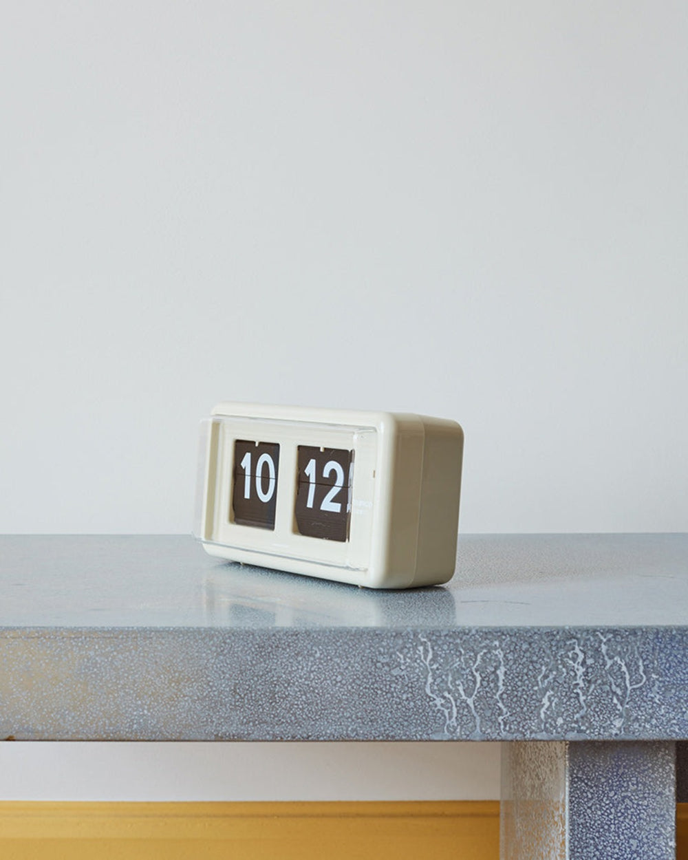 Twemco - Horloge QT 30 - Beige – Merci Paris