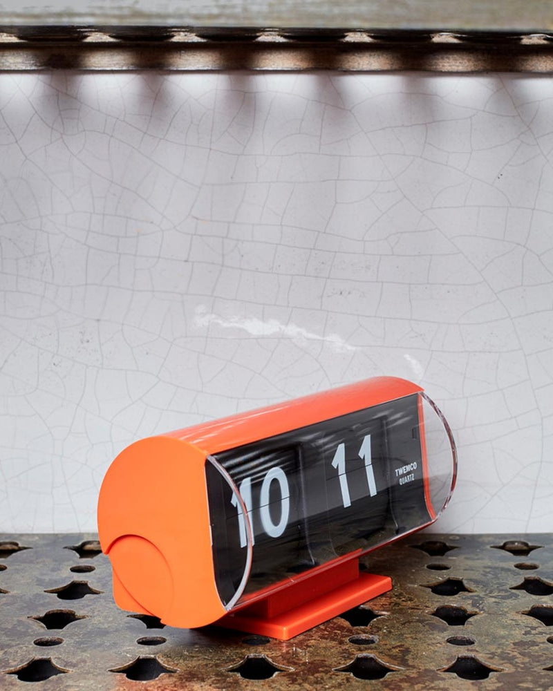 TWEMCO QT-30 パタパタ時計 オレンジ Twemco - Horloge QT 30 - Orange – Merci Paris