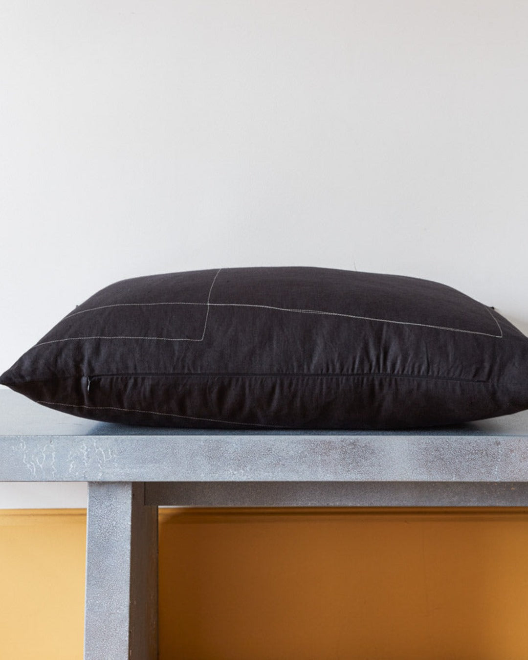 Fant Projects - Friend cushion - Black