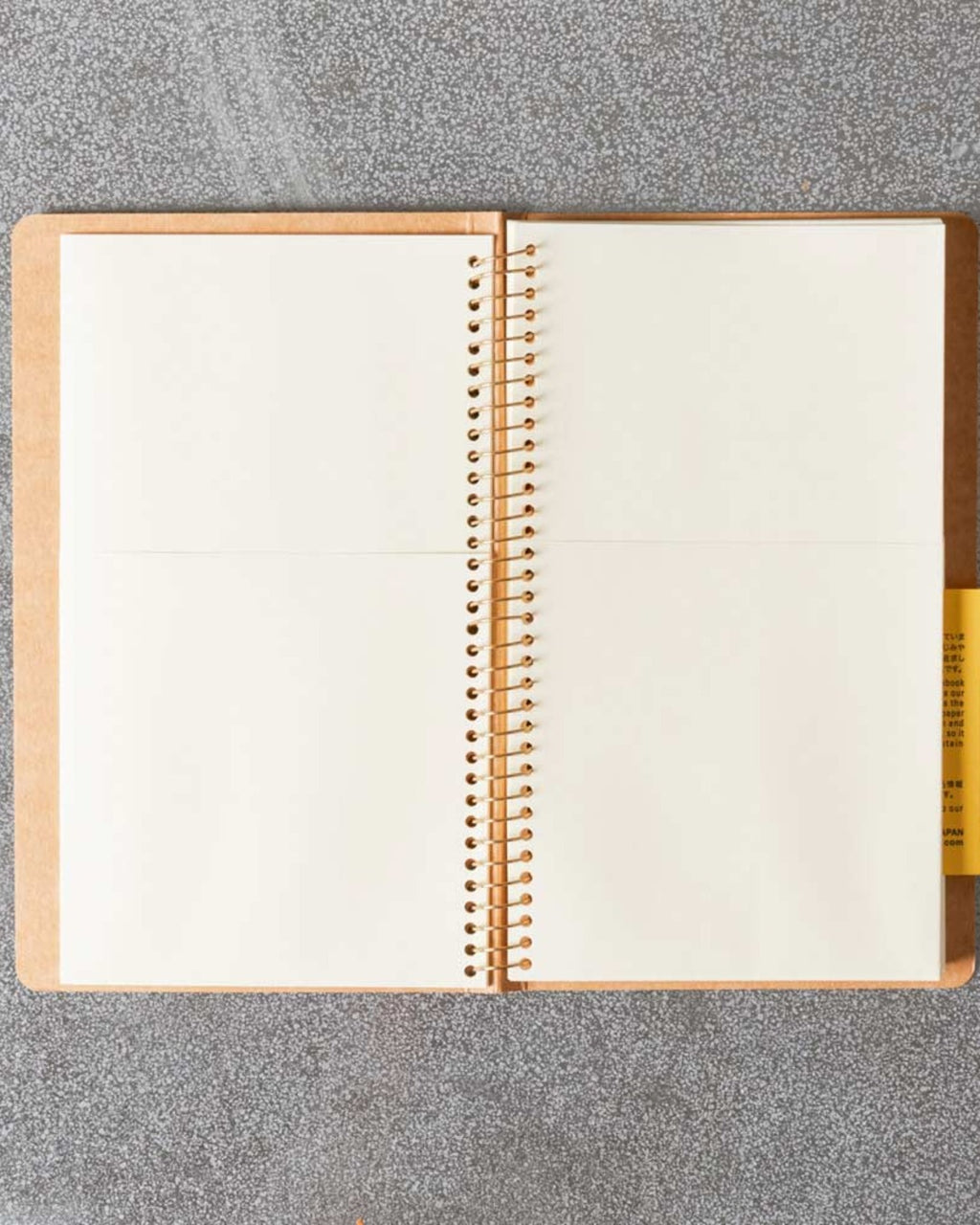Designphil - Kraft Kangourou notebook with pockets