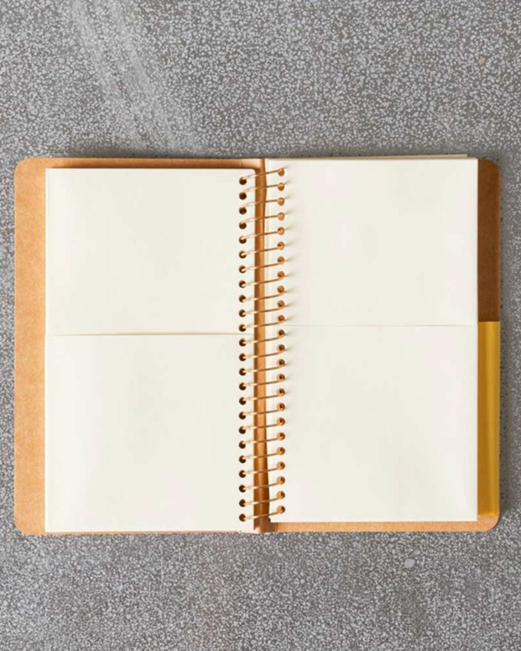 Designphil - Kraft Kangourou notebook with pockets