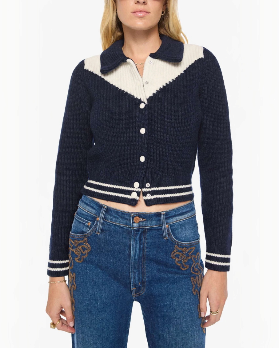 Cardigan court Merci Paris Mother en maille bleu marine et ivoire avec col polo et boutons-pression