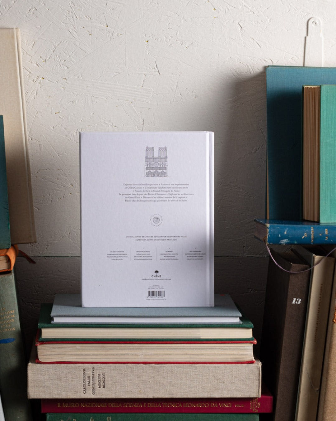 Hachette Editions - Book - Paris: Petit Atlas Hedoniste