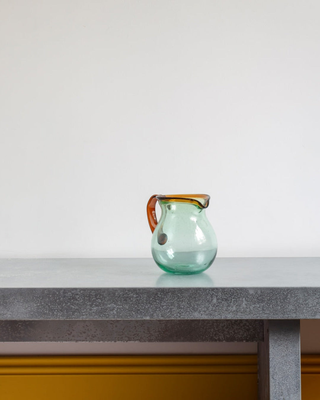 Indigena - Transparent pitcher with amber line
