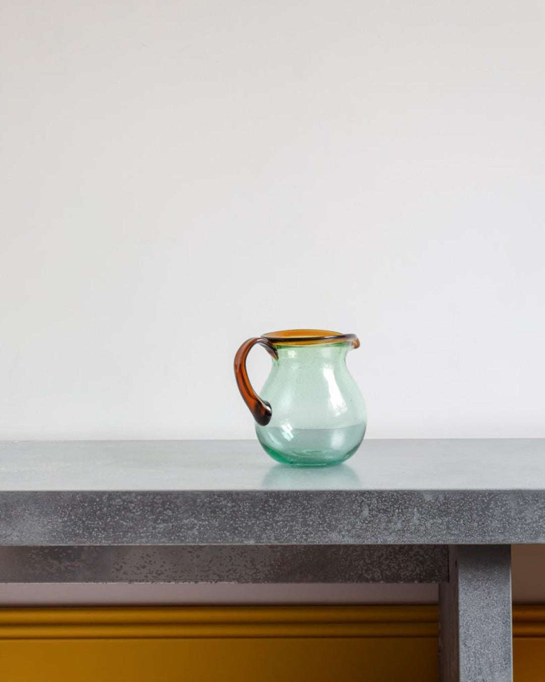 Indigena - Transparent pitcher with amber line